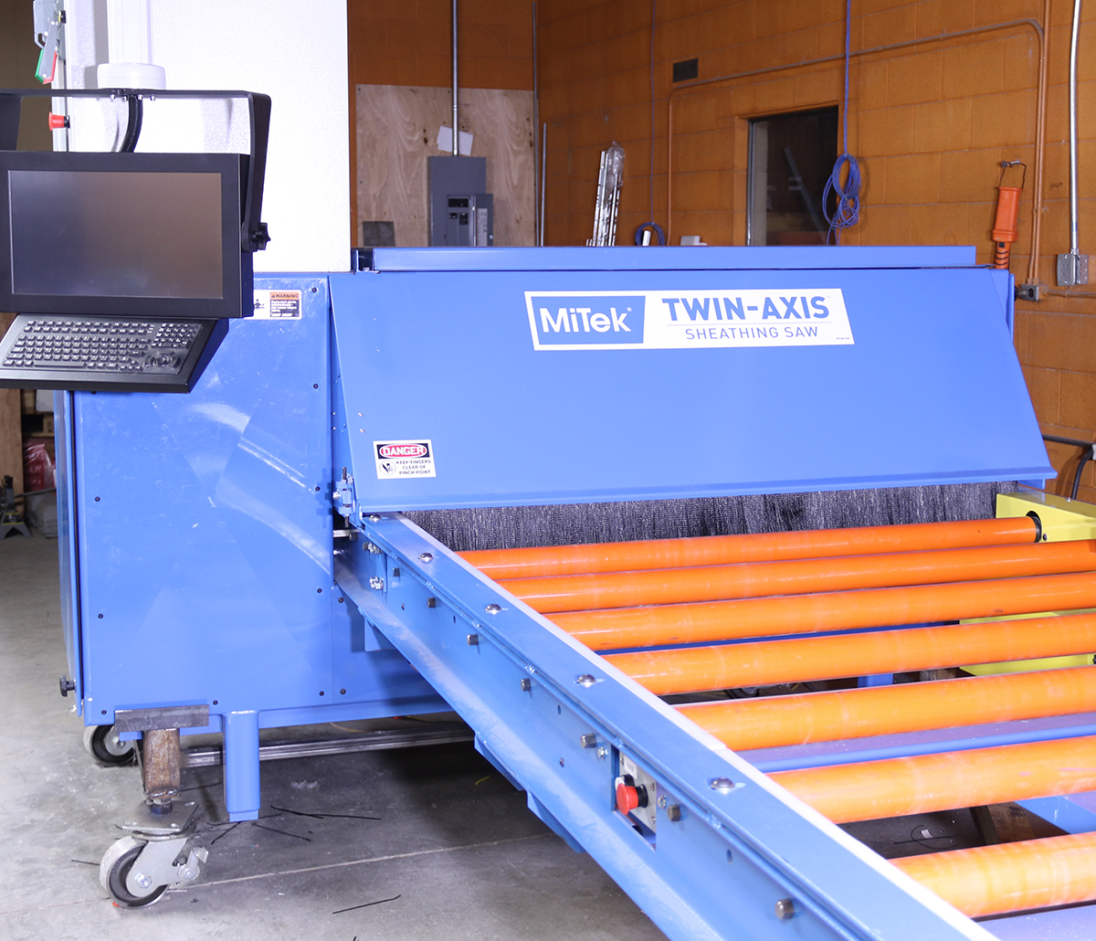 MiTek Twin Axis Sheathing Saw Automated Solutions - Twin-Axis Sheathing Saw in facility